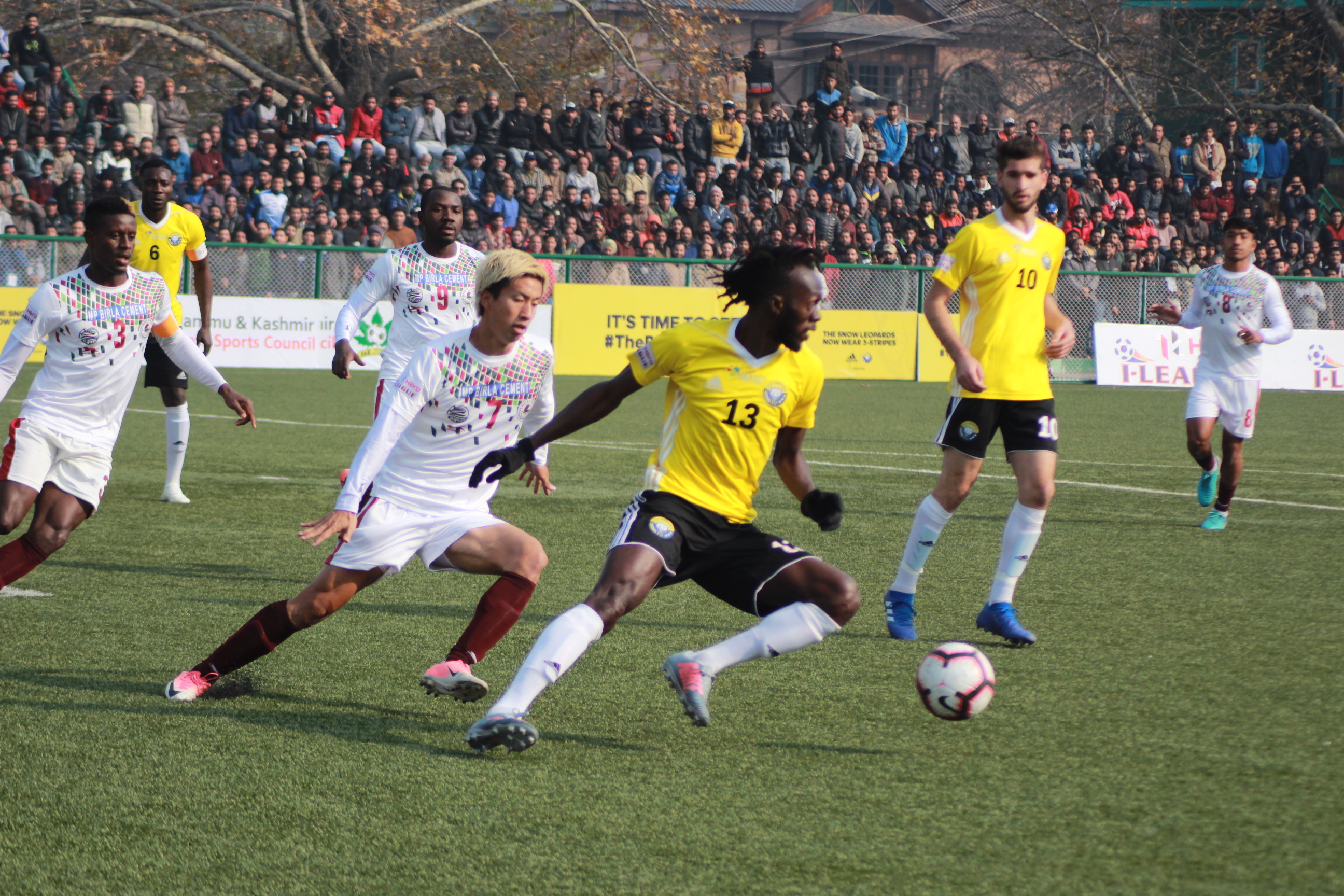 Mohun Bagan's Yuta Kinowaki tries to dispossess Real Kashmir's Bazou Armand